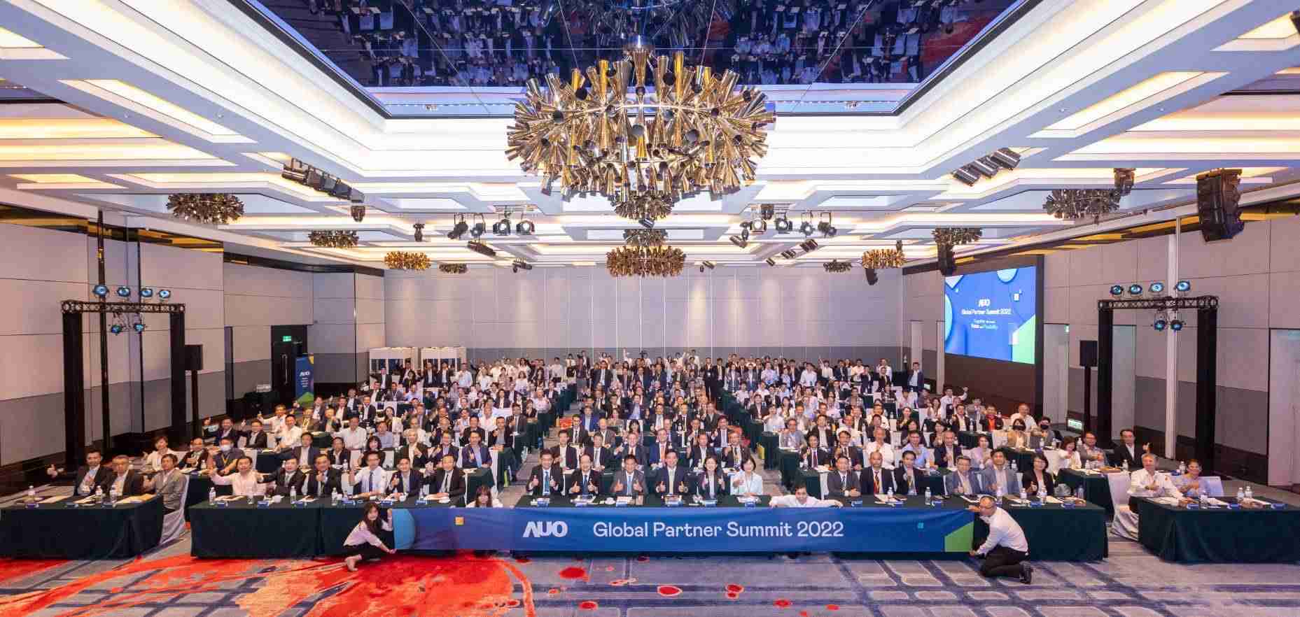 友達推動「安心、、、創新、、、、用心、、、同心、、、、盡心」五星職旅，，，為菲籍員工打造全方位照護，，，首度贏得「人權實踐與發展領袖獎」殊榮