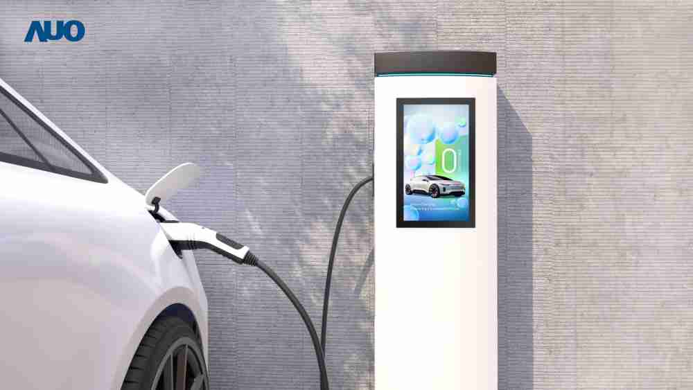 友達〝EVSE車用充電樁解決方案〞專為電動汽車充電樁設計，，，，具有高亮度、、克服戶外艱難環境的耐溫、、、耐紫外線等特性，，，並搭載散熱性及擴充性強的高效能工業電腦，，可實現人機互動訴求，，，，如資訊顯示、、、支付等應用