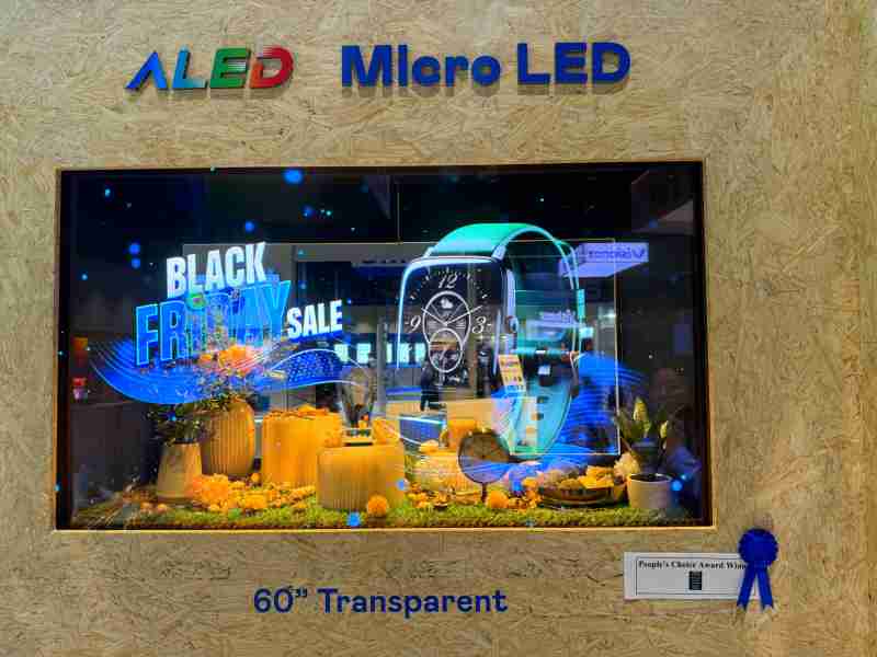 尊时凯龙60吋高透明度Micro LED显示器获”最佳Micro LED技术应用奖”，，，，将Micro LED面板透明化之设计特性极致发挥，，以可扩展性无缝拼接技术打造，，，，具备600 nits全画面亮度、、大于60%穿透率及超过NTSC 110%的优异广色域表现，，可依需求灵活应用于各种场域