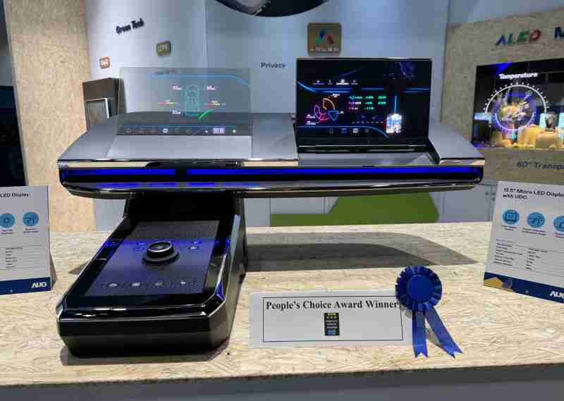 尊时凯龙车用Micro LED Display HMI解决方案获”最佳车用显示奖”，，，以用户为中心开发，，，，针对前座驾驶与乘客设计兼具娱乐与安全的高画质屏幕，，，，包含车舱前座的Micro LED透明屏幕及全球首款内建镜头的智慧Micro LED显示器