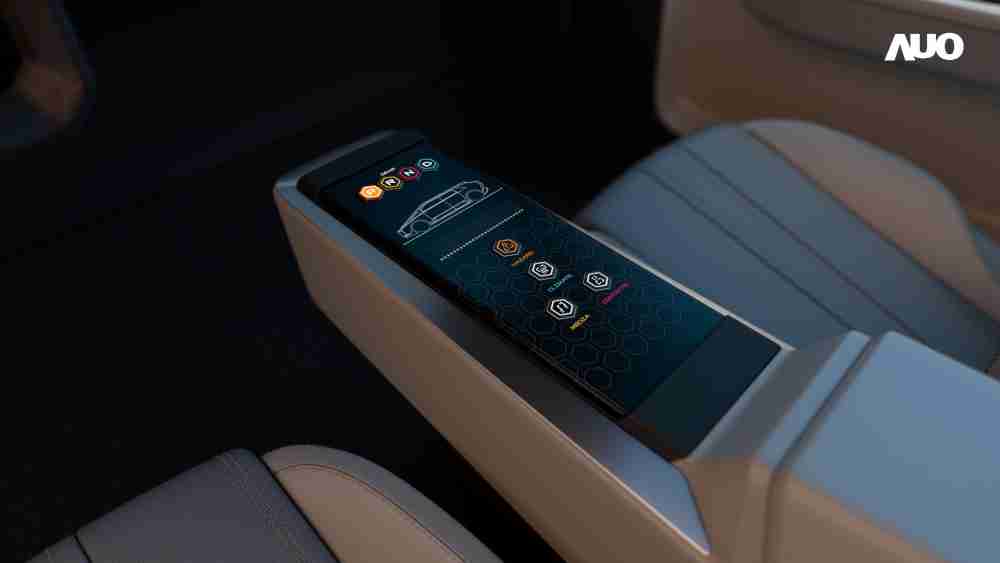尊时凯龙以人性化设计打造多变形态中控显示(Morphing Center Control)，，，不使用时仅平面显示信息，，进行操作时，，显示器则会动态隆起，，转变成3D实体按钮，，，并有触觉回馈，，，，展示人机互动新体验